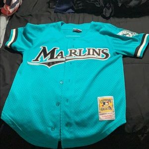 Mitchell & Ness Throwback